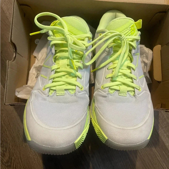 New Balance Basketball Shoes (Hesi Lows) - Picture 2 of 6